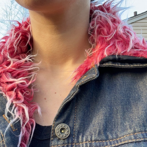 Jean jacket with red fur trim size large made in Italy - Picture 3 of 12